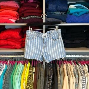 Skinnygirl blue with white stripes raw hem girlfriend jean shorts size 26